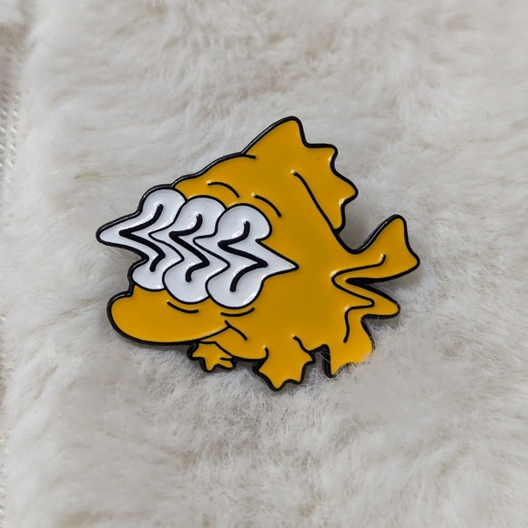 The Simpsons Blinky Three Eyed Fish Cartoon Enamel Pin - Picture 1 of 3